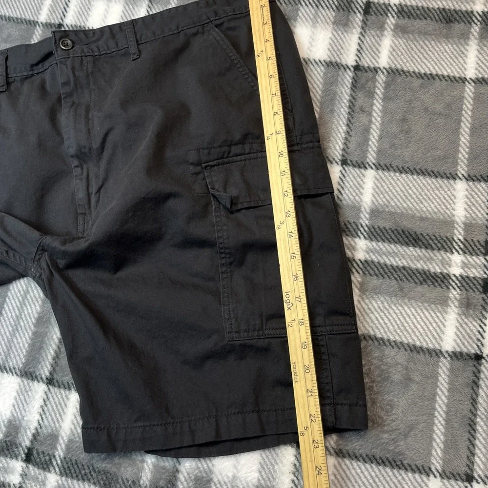 Levis Mens Carrier Cargo Shorts Size 42 Black Cotton Casual & Stylish Shorts EUC